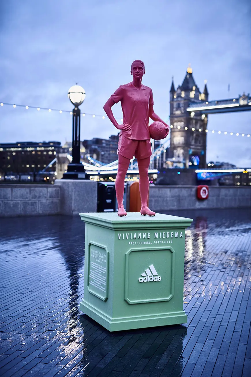 Statue of Vivianne Miedema